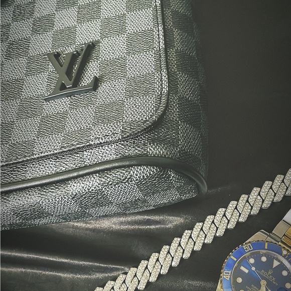 Meet your Posher, Adan - Picture 1 of 1